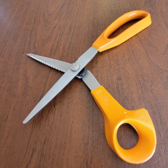 Fiskars Pinking Shears Scissors For Right-Handed Users Orange. Made in USA - Picture 7 of 10